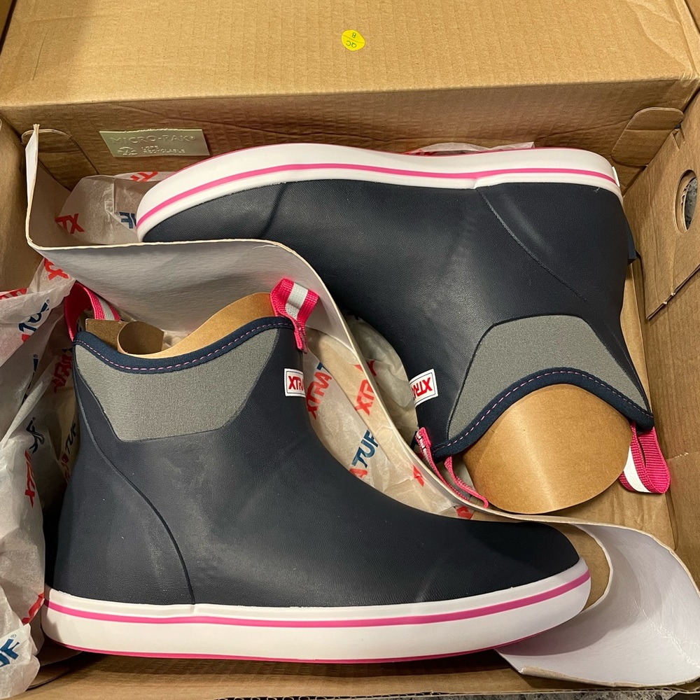 Brand new Xtratuf deck boots